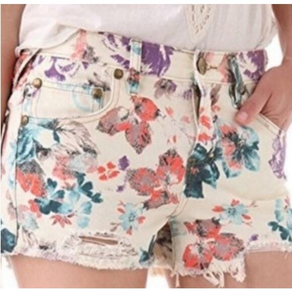 FREE PEOPLE Boho Floral Lightweight Distressed Denim Cut Offs Shorts Size 29 - Picture 3 of 10